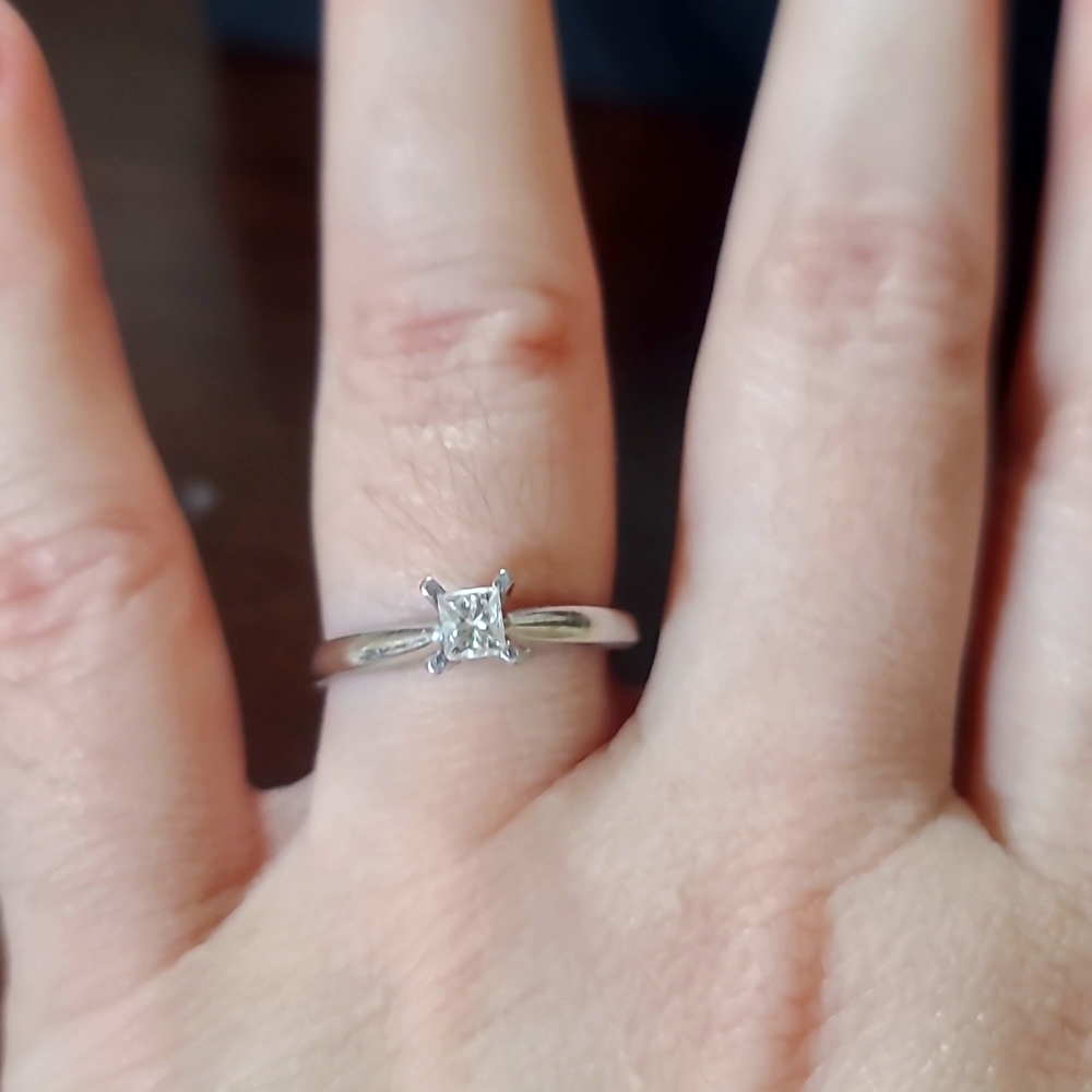 18k White Gold .33 carat Solitare Engagement Ring Size 8